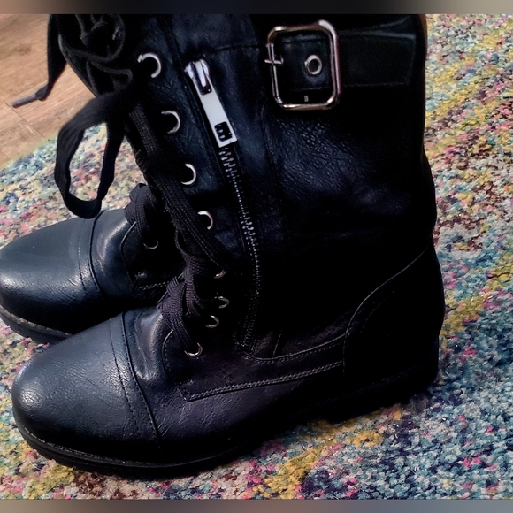 Women's black size 7 Combat boots - Picture 2 of 7